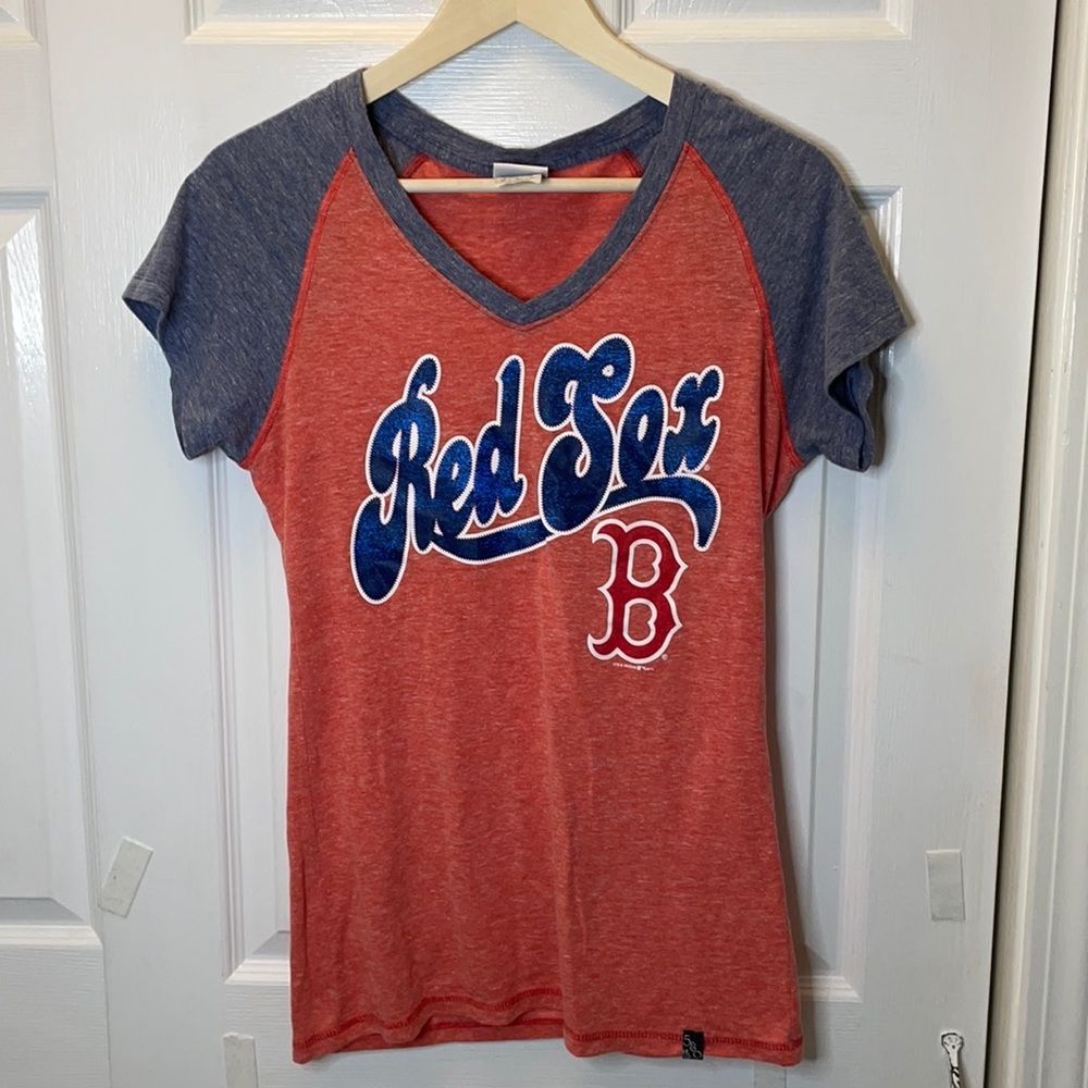 New woman’s Red Sox T size L